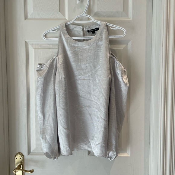 Woman’s cold shouldered silver/gray blouse - Picture 1 of 6